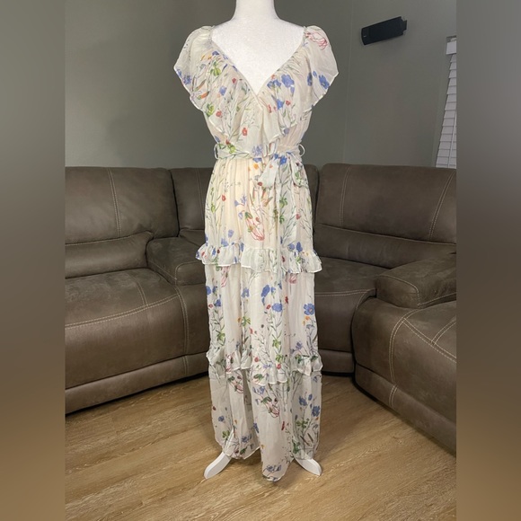 🪻SWEET🌸Never Worn Vici Dena Floral Ruffled Tiered Maxi Dress Sz M Medium - Picture 6 of 15